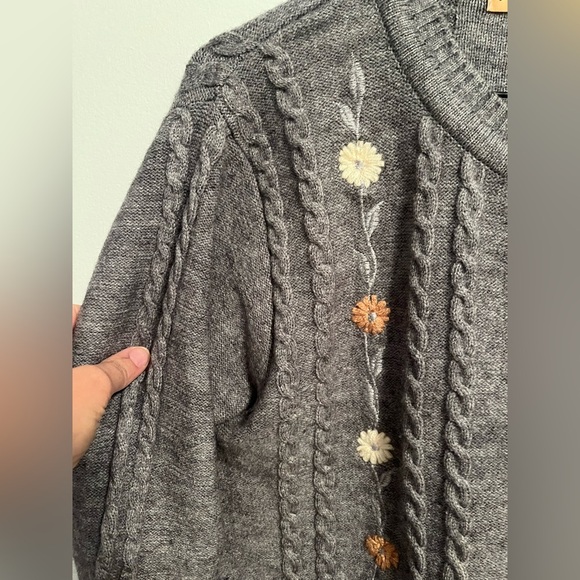 First Lady Cable Knit embroidered Cardigan- Medium PTP 19.5 inch - Picture 4 of 14